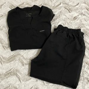 JAANUU WOMENS SCRUB TOP AND PANTS